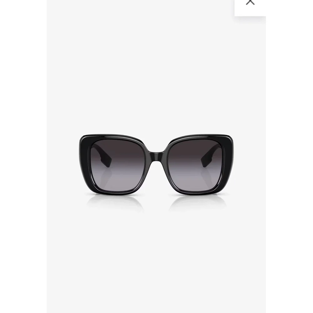 Burberry Helena BE4371 Sunglasses Black Polarized Gradient‎ Lenses